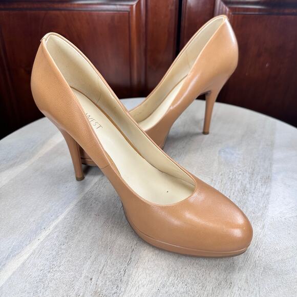 Nine West Kristal Womens Pumps Size 8 Tan Leather Slip On Almond Toe Heels - Picture 1 of 14